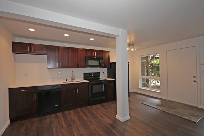 Photo - Three Blocks from the Light Rail Unidad 128