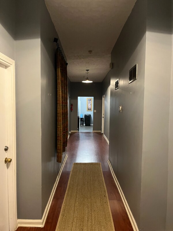 Photo - 810 Parsons St SW