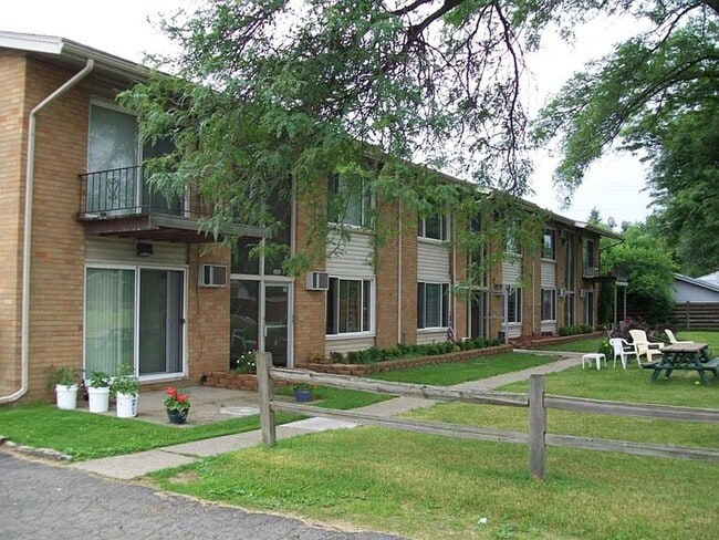 Building Photo - 1490 Nancywood Dr Unit Apt 12