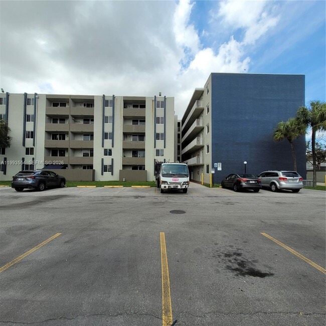 Building Photo - 10090 NW 80th Ct Unit 1202