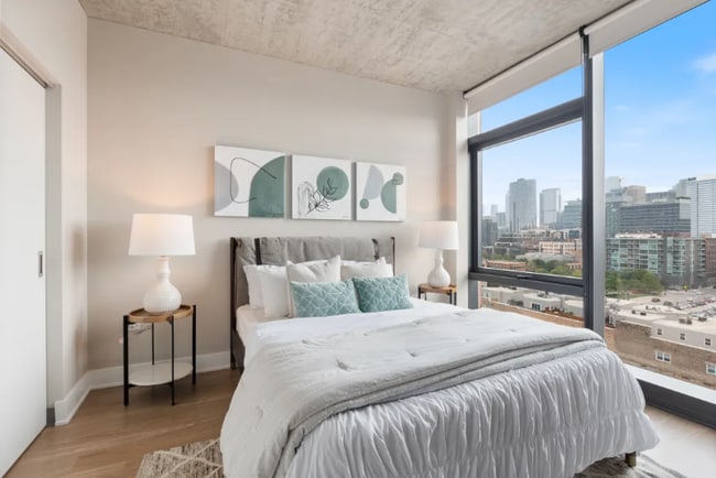 Photo - 1050 W Van Buren St