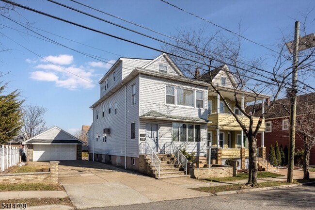 Building Photo - 182 Pierre Ave