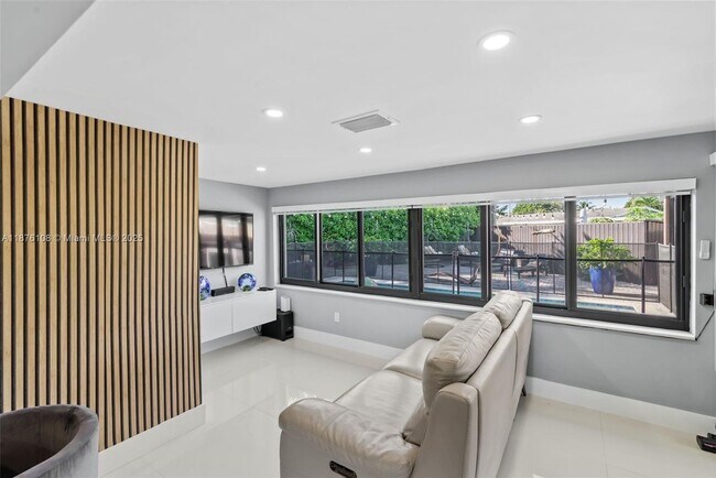 Photo - 830 SW 93rd Ave