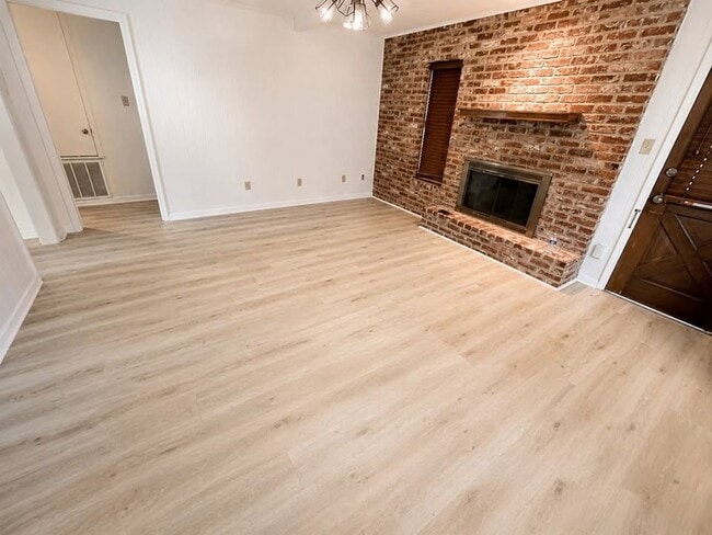 2907 Salem Dr