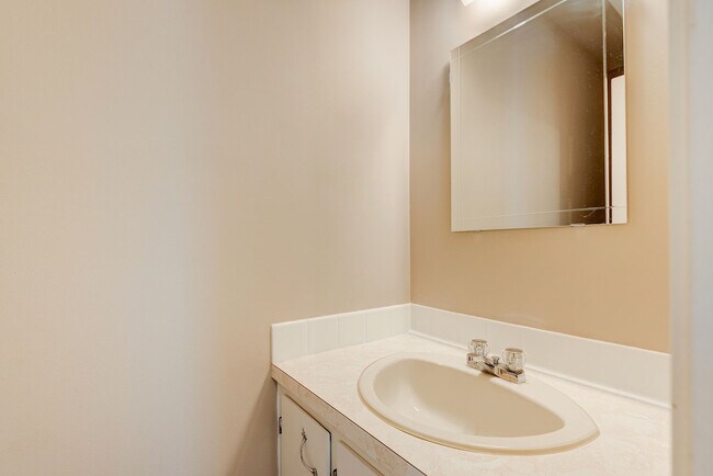 Photo - 2116-2123 23 Ave SW