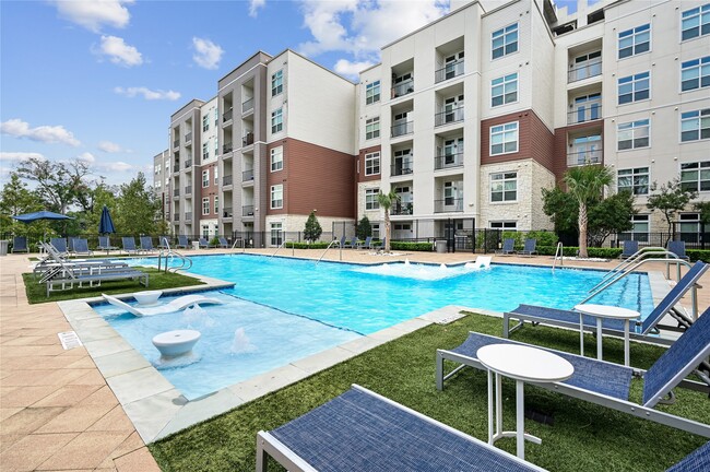 Building Photo - 2411 Fondren Rd Unit D5 1520 Rental