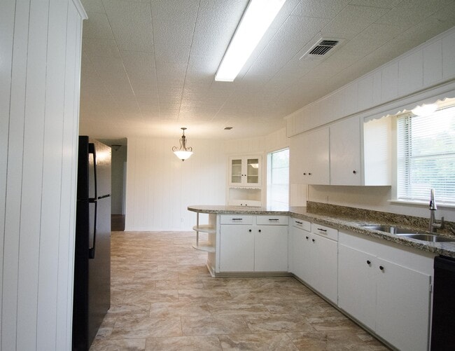 Photo - 601 Atlow Dr