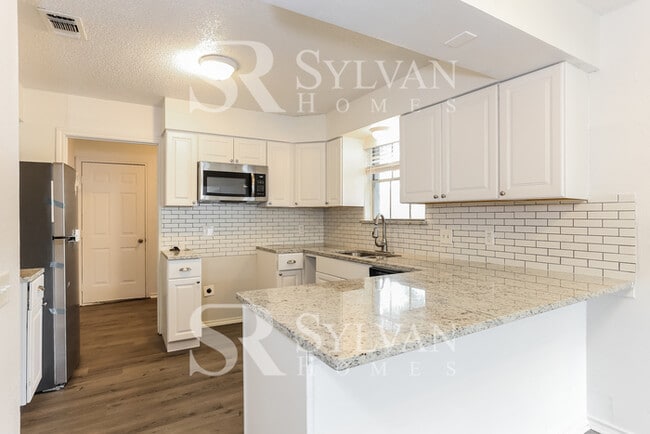 Photo - Feel welcome and comfortable in this spaci...