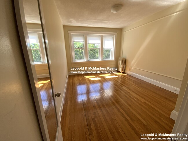 Building Photo - 51 Linden St Rental