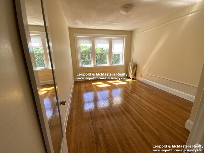 Building Photo - 51 Linden St Rental