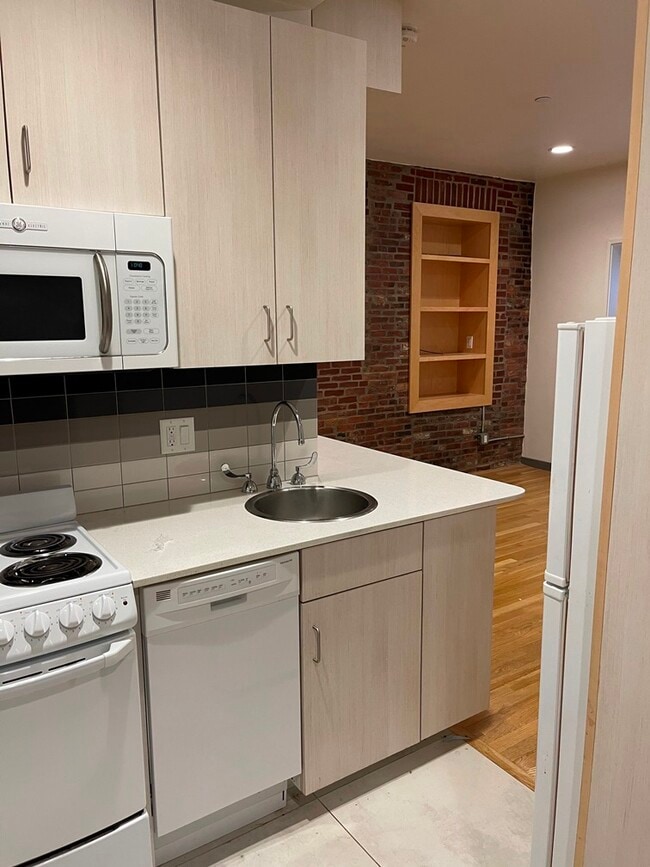 Photo - 144 Bowdoin St Unidad 23