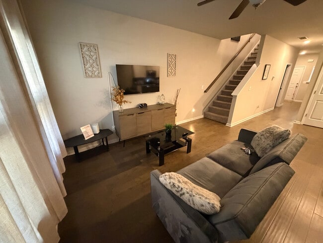 Photo - Room in Townhome on Lakeview Crk