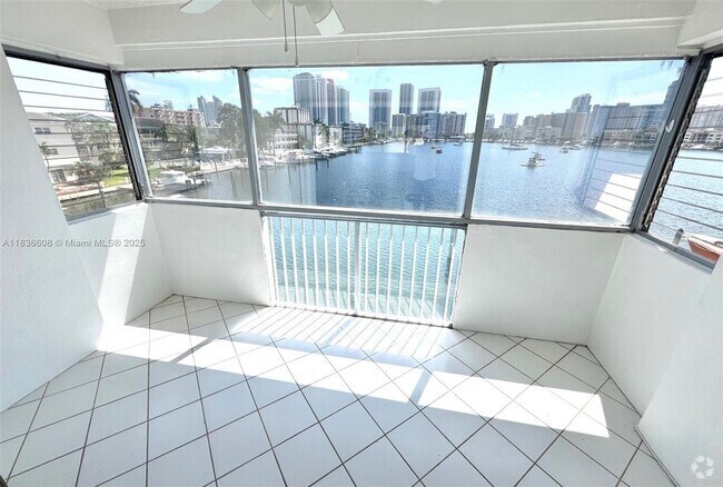 Building Photo - 462 Golden Isles Dr Unit 301 Rental