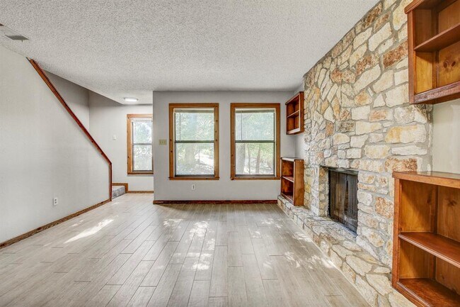 104 Laurelwood Dr N