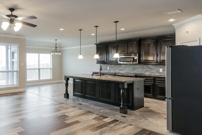 Photo - 1304 River Oak Ln