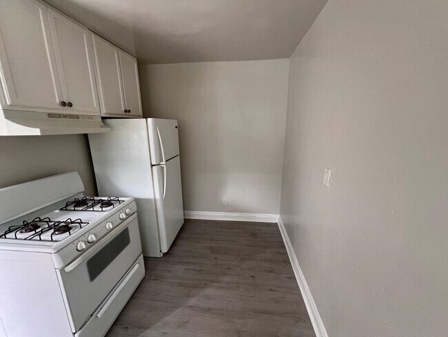 849 1/2 West 84th Street