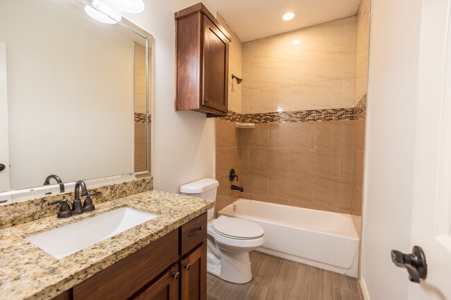 Photo - 420 Carlisle Ave Unit 4