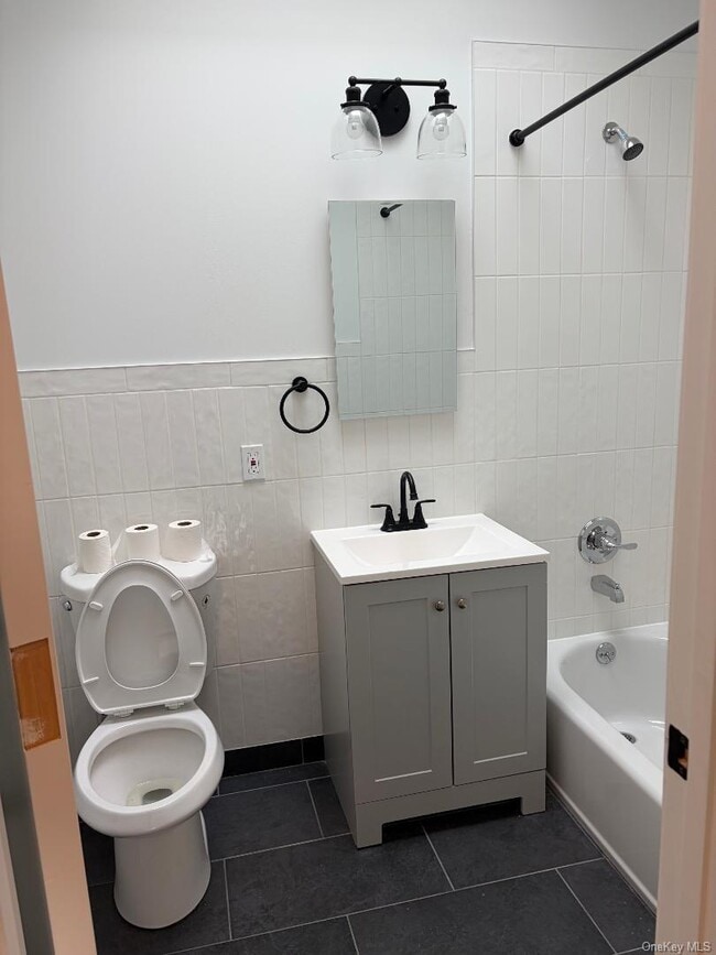 Photo - 687 Nepperhan Ave