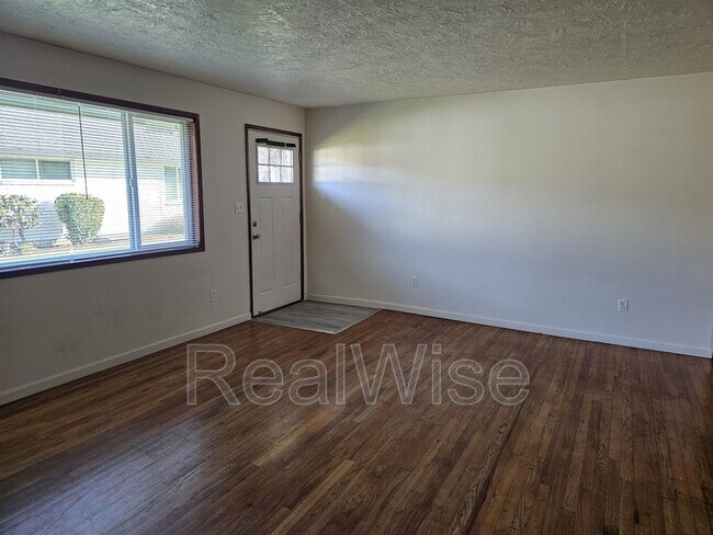 Photo - 626 NE Anderson St