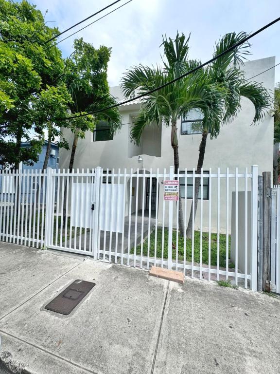 Photo - 445 SW 3rd St