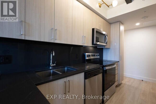 Photo - 145 Columbia St W Unit 928