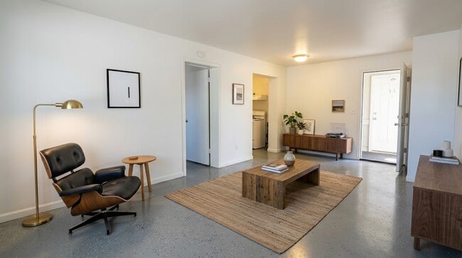 Country Cove Spacious Livingroom Area - Country Cove Apartments