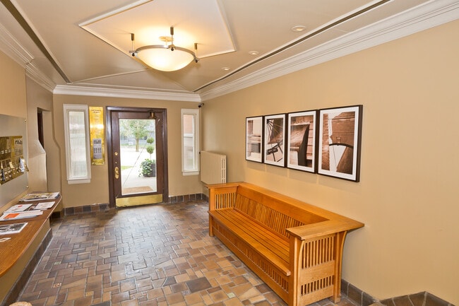 Photo - 327 Southfield Rd Unidad #3BS