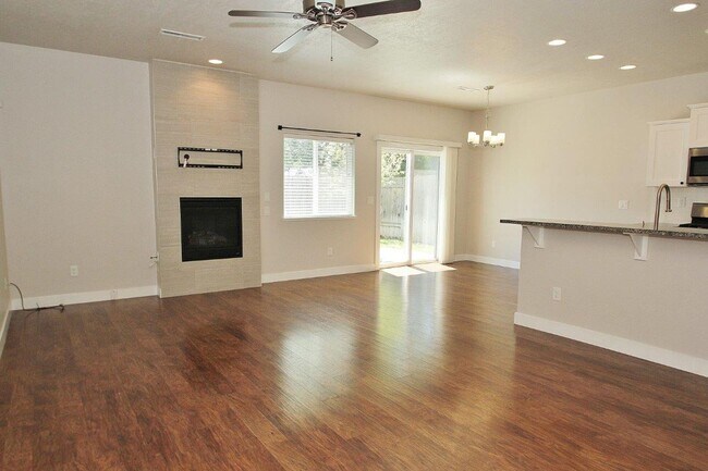 Photo - Immaculate Townhouse in Quiet Community