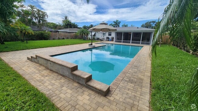 Building Photo - 225 E Ilex Dr Rental