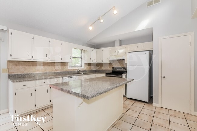 Photo - 1389 Millstream Trail NW