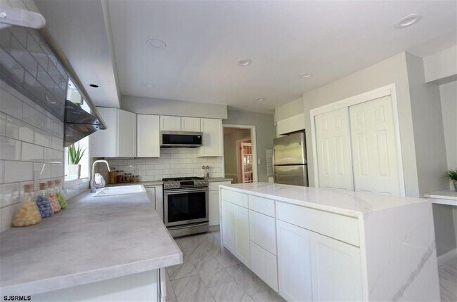 Photo - 2 Woodstock Dr