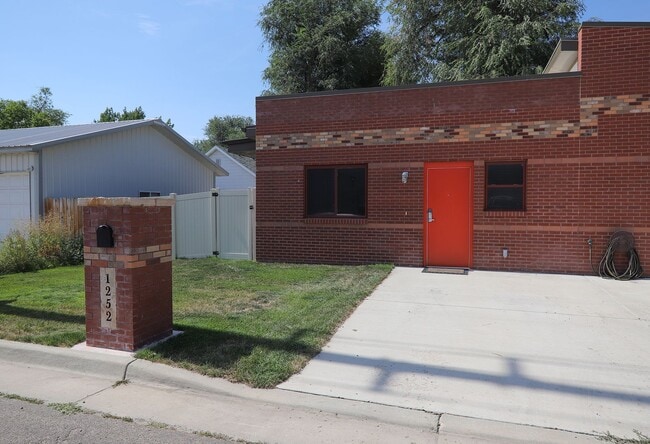 Building Photo - 1252 Broadway St Rental