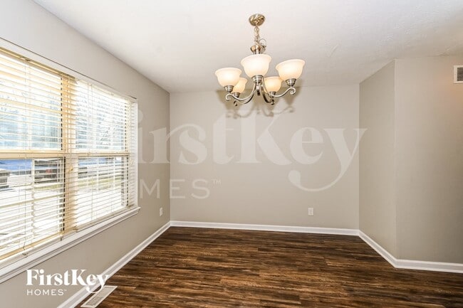 Photo - 4804 Oakton Way