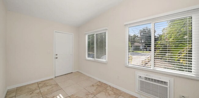 Photo - 533 Yelvington Ave Unidad 533