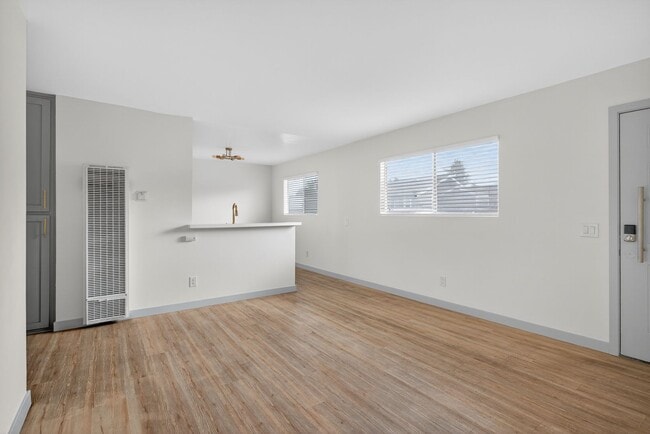 Photo - 921 Alamitos Ave Unit 05