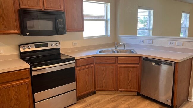 Photo - 8911 Valley River Dr