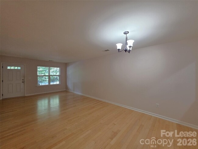 Photo - 360 Tidmarsh Ct NW