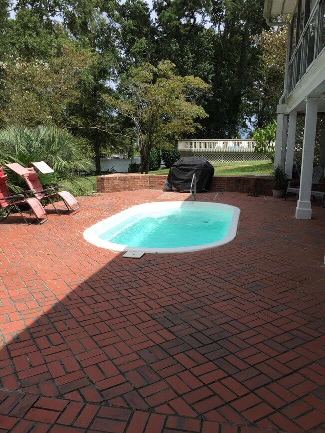 Photo - 304 Broad River Dr