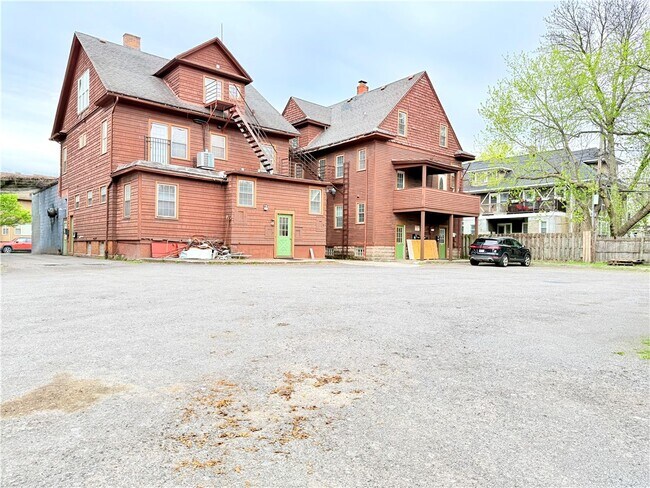 936 Monroe Ave