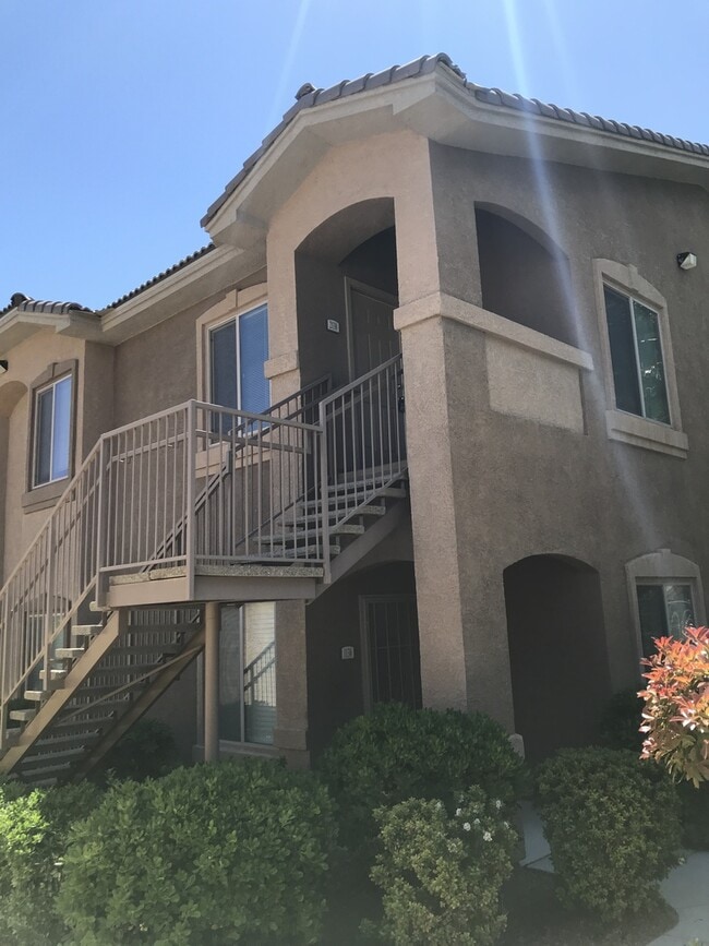 Building Photo - Great 2 bedroom condo Blue Diamond/Durango 1500/mo