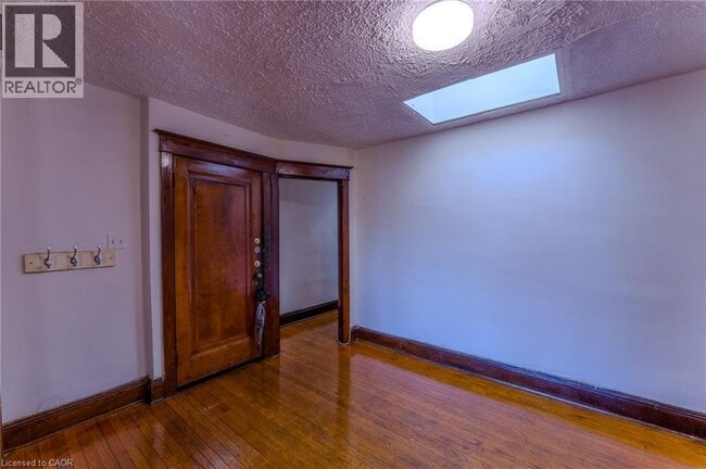 Photo - 1369 Main St E Unité 2