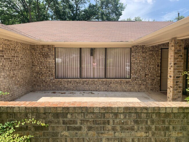 Photo - Cozy and Quaint 2 bedroom 2 bath with bonu...