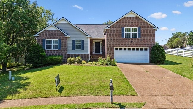 Building Photo - 2601 Danbury Cir