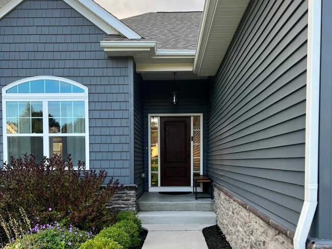 Photo - 1285 Sweet Grass Trail N