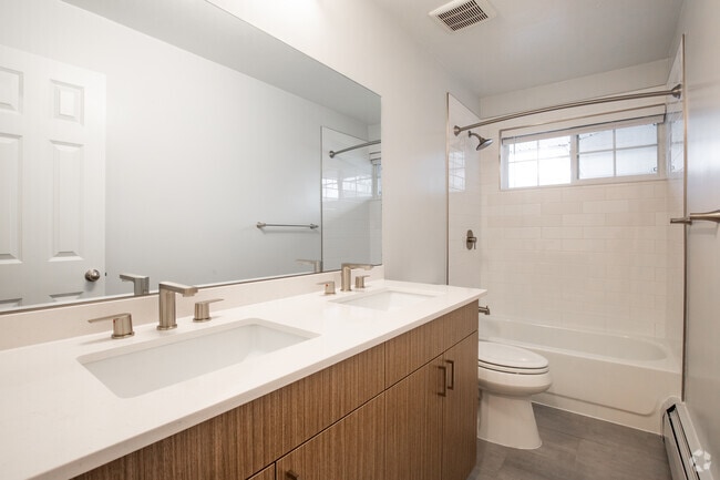 1 BR, 1 BA - 813 SQFT