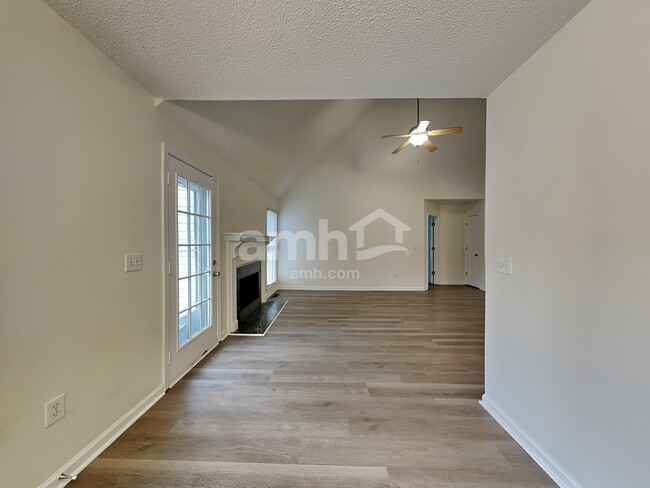 Photo - 609 Two Gait Ln