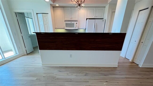 Photo - 800 N Tamiami Trl Unit 205