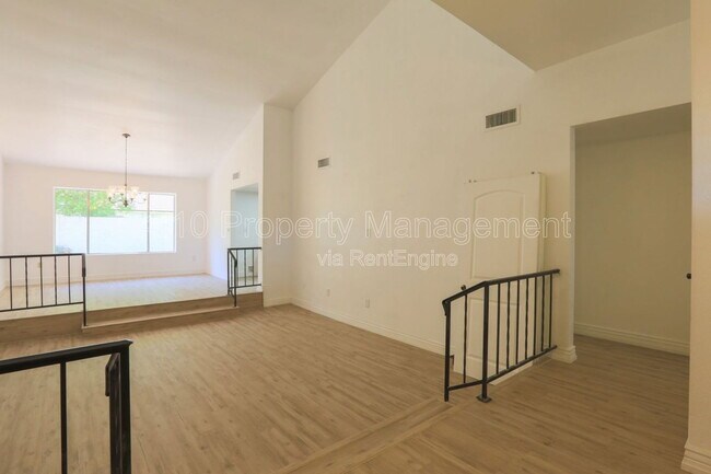 Photo - 951 E Leeward Ln