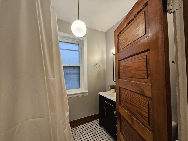Photo - 3727 N Wayne Ave Unidad 1