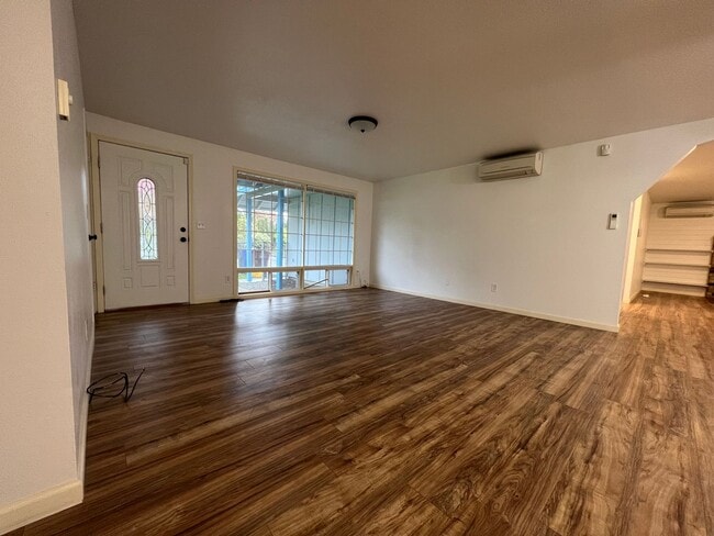 Building Photo - 3 bedroom 1.5 bath home with two car garag...